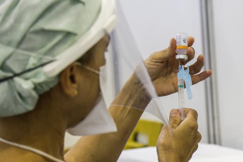 Dois anos após o primeiro caso de covid, Curitiba tem mais de 3 mil pessoas transmitindo o vírus
