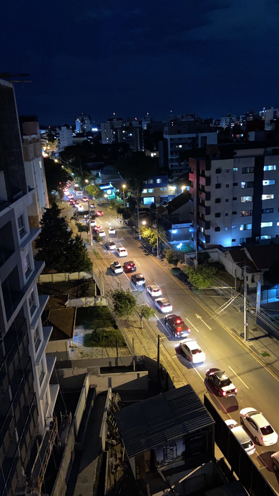 Motoristas fazem fila para encher o tanque após anúncio de reajuste da Petrobras