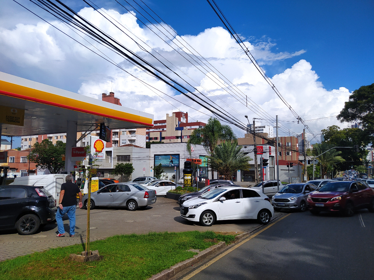 Procon-PR apura se distribuidoras de combustíveis praticaram preços abusivos antes do reajuste da Petrobras