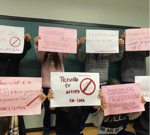Pais de alunos aderem a protestos contra modelo terceirizado de aulas do ensino médio no Paraná