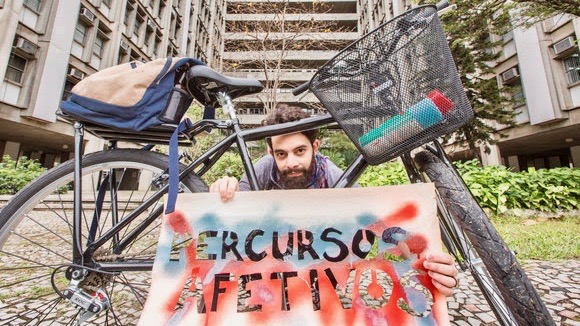 Performance “Percursos afetivos” realiza passeio de bicicleta com contação de histórias