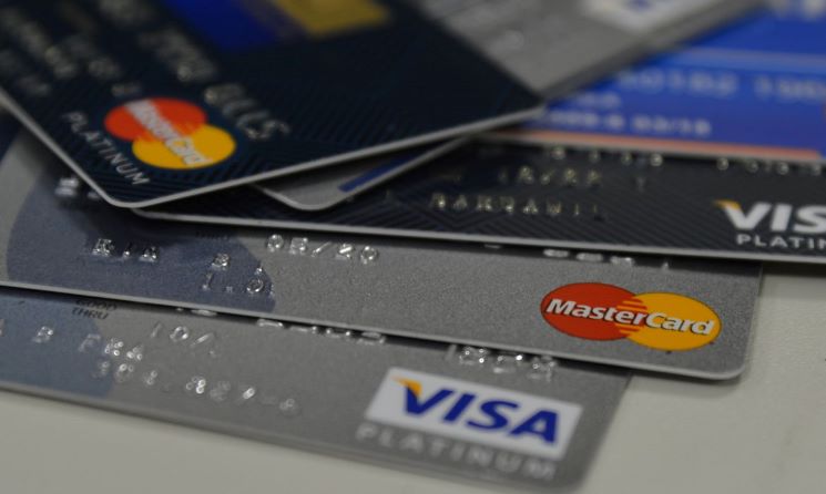 Poder de compra menor e inflação puxam endividamento de famílias paranaenses
