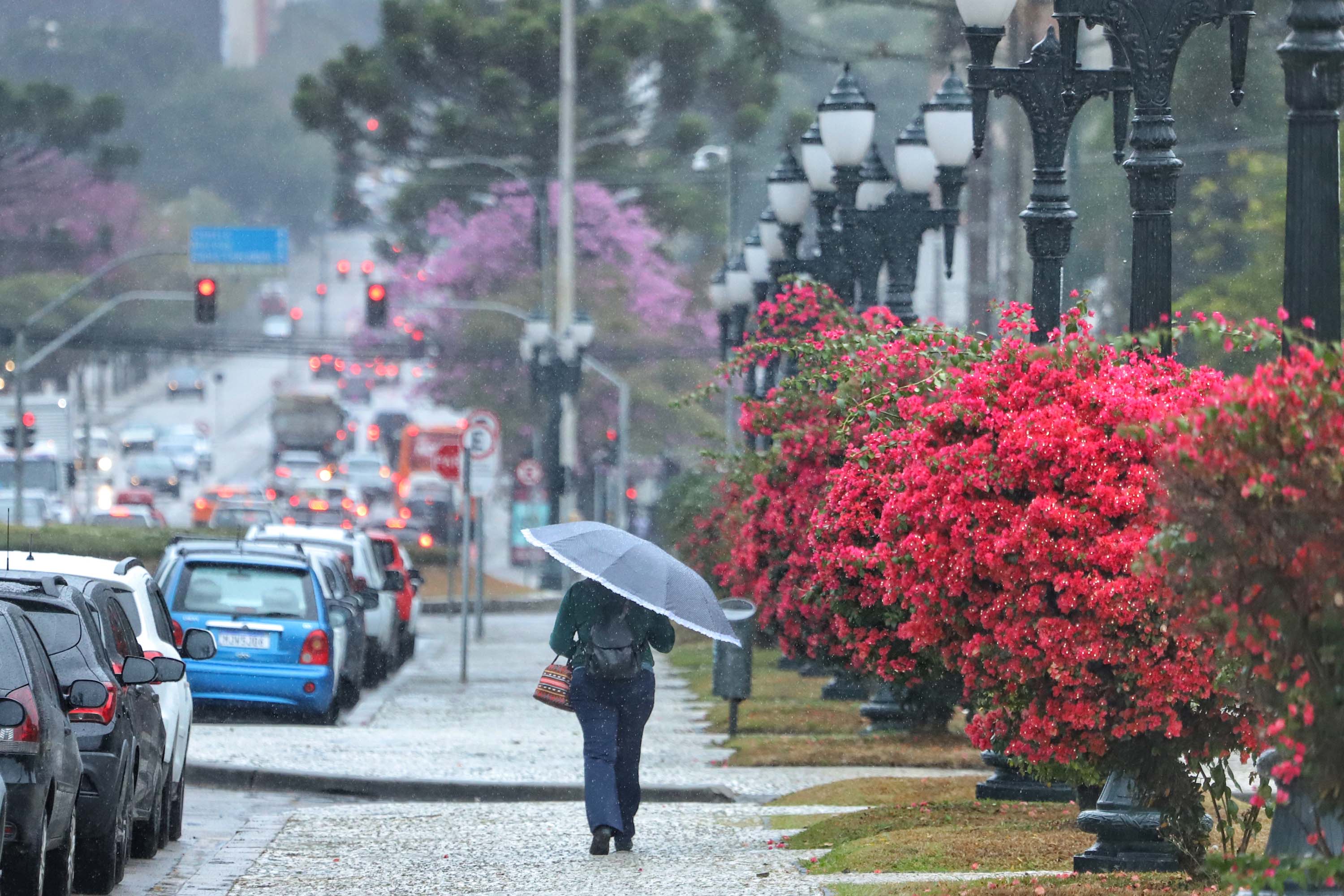Prepare-se! Risco de tempestades no fim de semana em Curitiba e no litoral