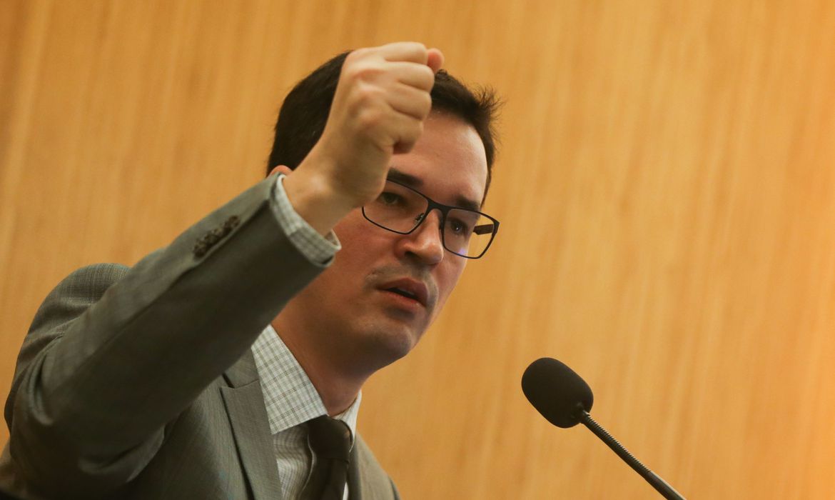 Depois de arrecadar R$ 575 mil em "vaquinha espontânea" e atacar Lula, Dallagnol encerra a chave Pix