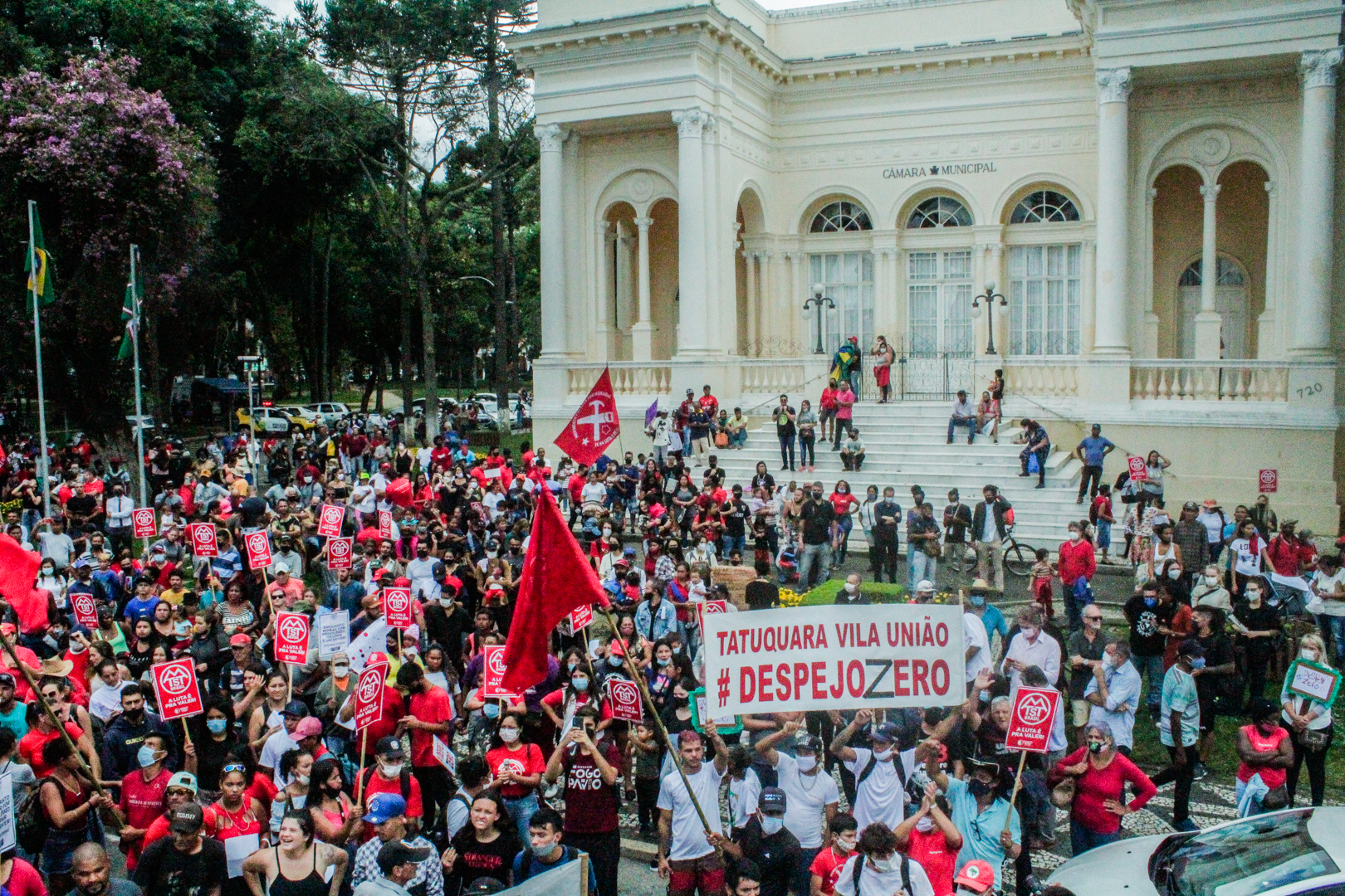 Movimentos sociais vão às ruas de Curitiba para que despejos continuem proibidos
