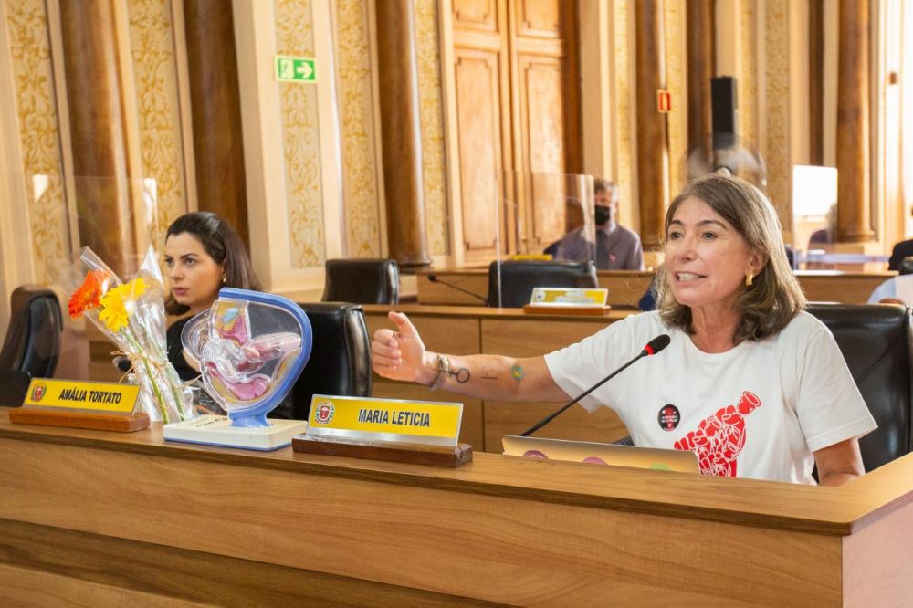 Projeto sobre dignidade menstrual segue para sanção de Greca, após passar na Câmara