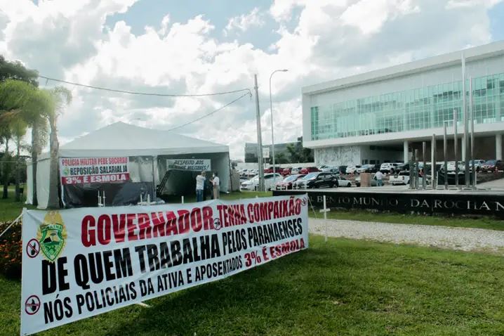 Deputado promete apresentar modificativo ao projeto de Ratinho Jr. para subsídio dos PMs