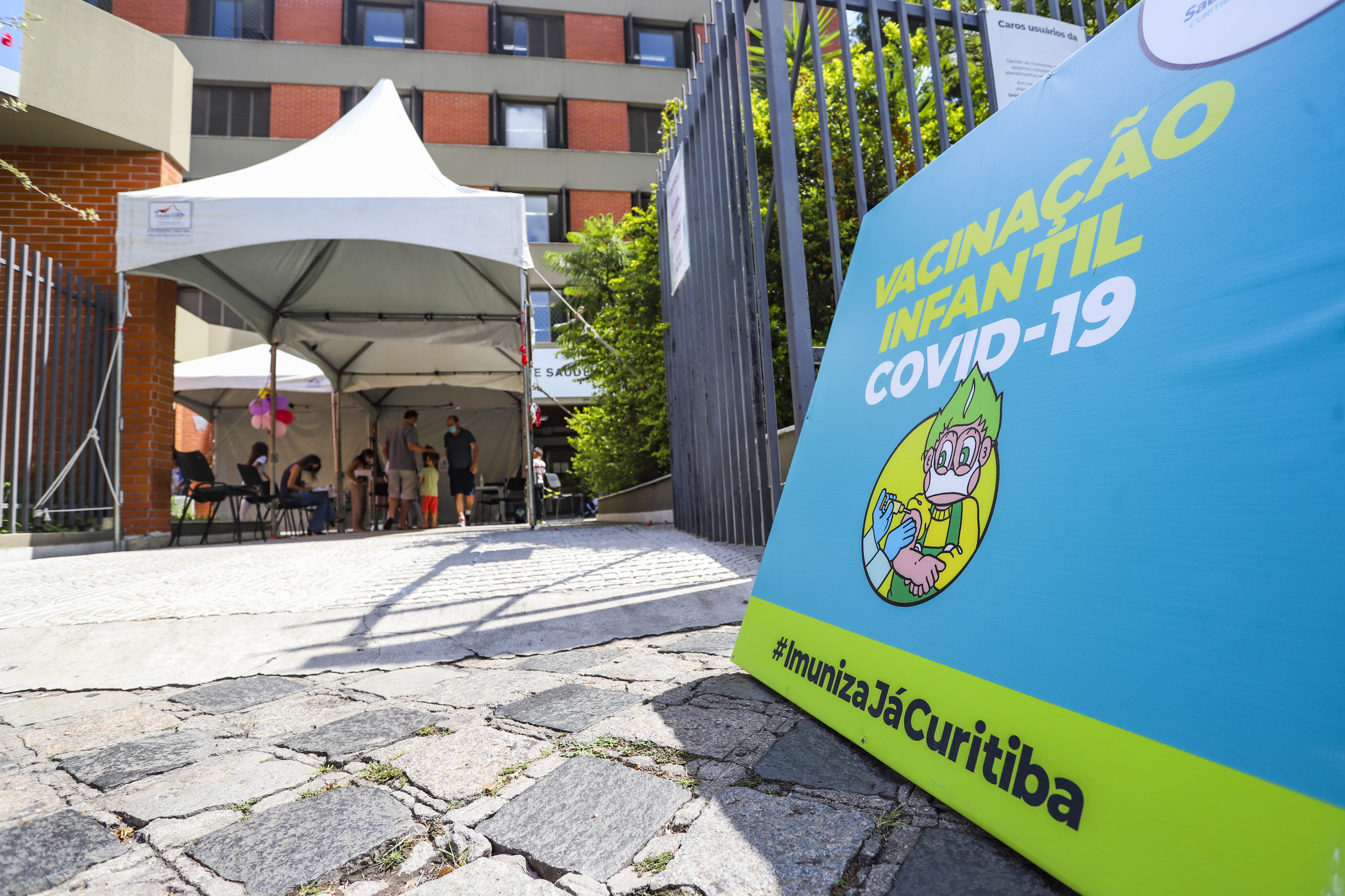 Quatro em 10 crianças ainda não tomaram a primeira dose da vacina em Curitiba