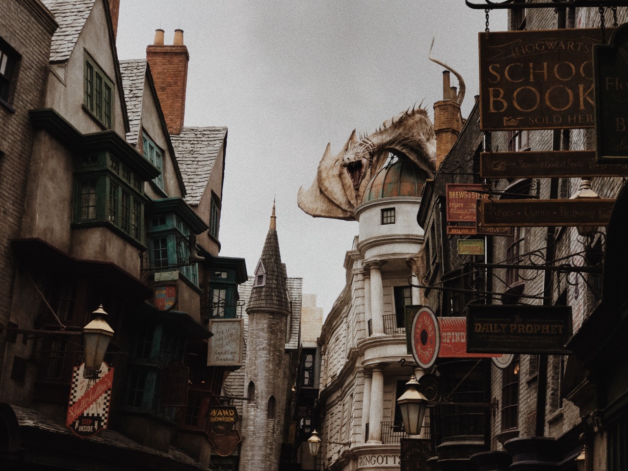 Os mundos de Harry Potter, o de J. K. Rowling e o nosso