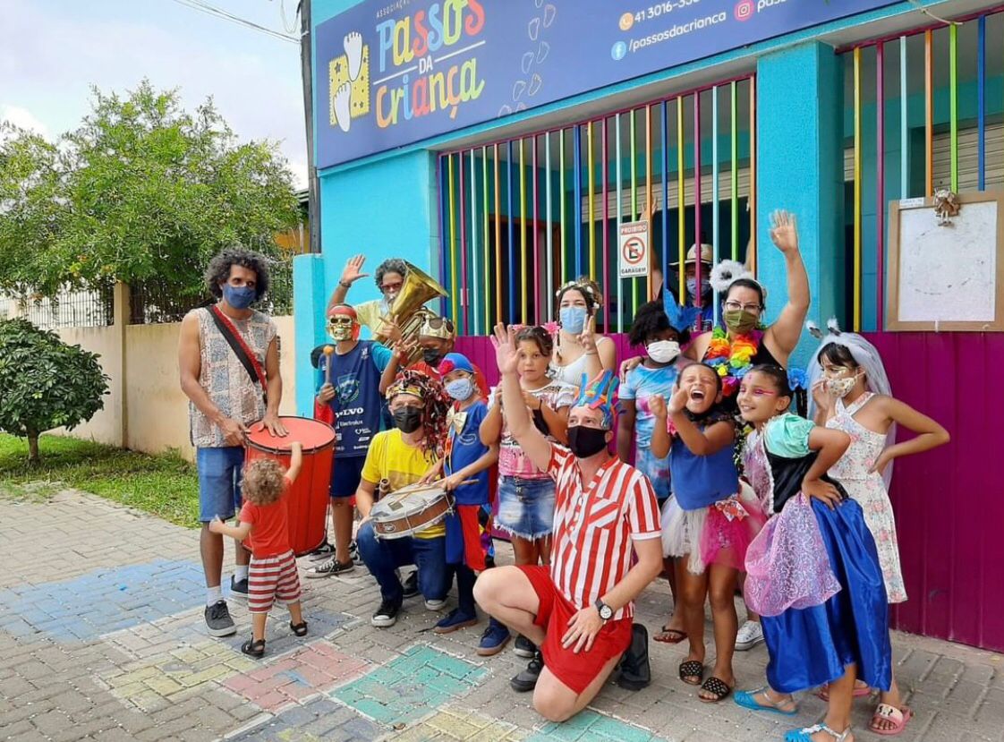 ONG criada por ex-morador de rua completa 18 anos e inaugura biblioteca itinerante na Vila Torres