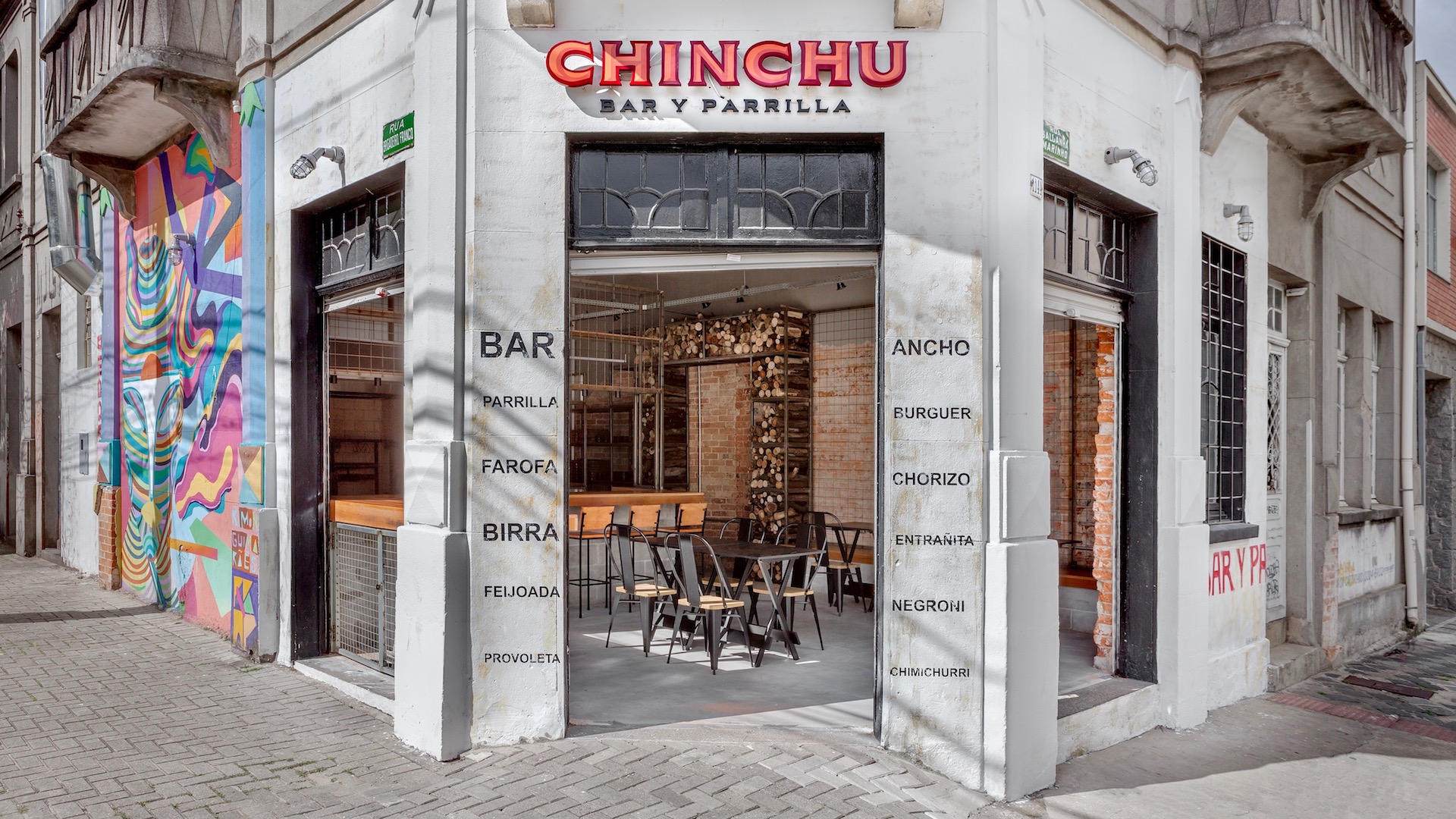 Chinchu Bar y Parrilla faz um churrasco de rua gostoso com cortes argentinos