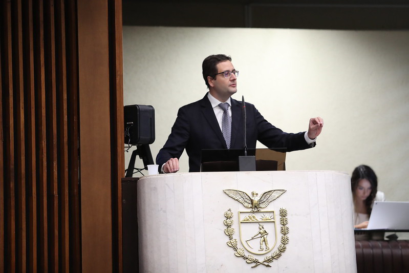 “Repúdio é o caramba!”: fala machista de deputado repercute e eleva tensão na Assembleia
