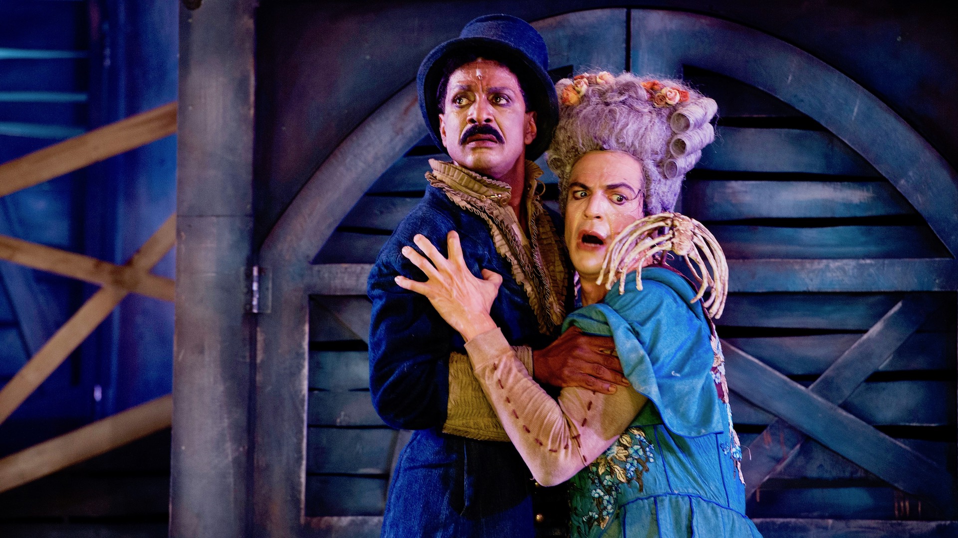 "O mistério de Irma Vap" faz tributo ao teatro com humor e improviso