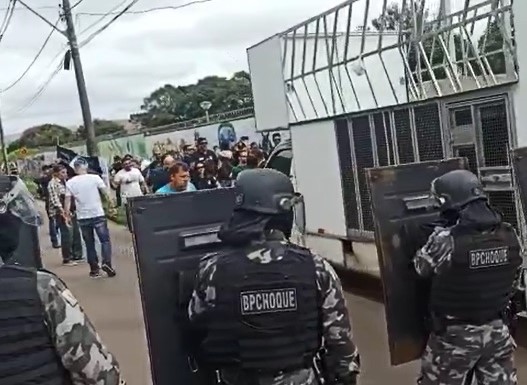 Policiais civis e militares entram em confronto durante protesto contra Ratinho Jr em Curitiba