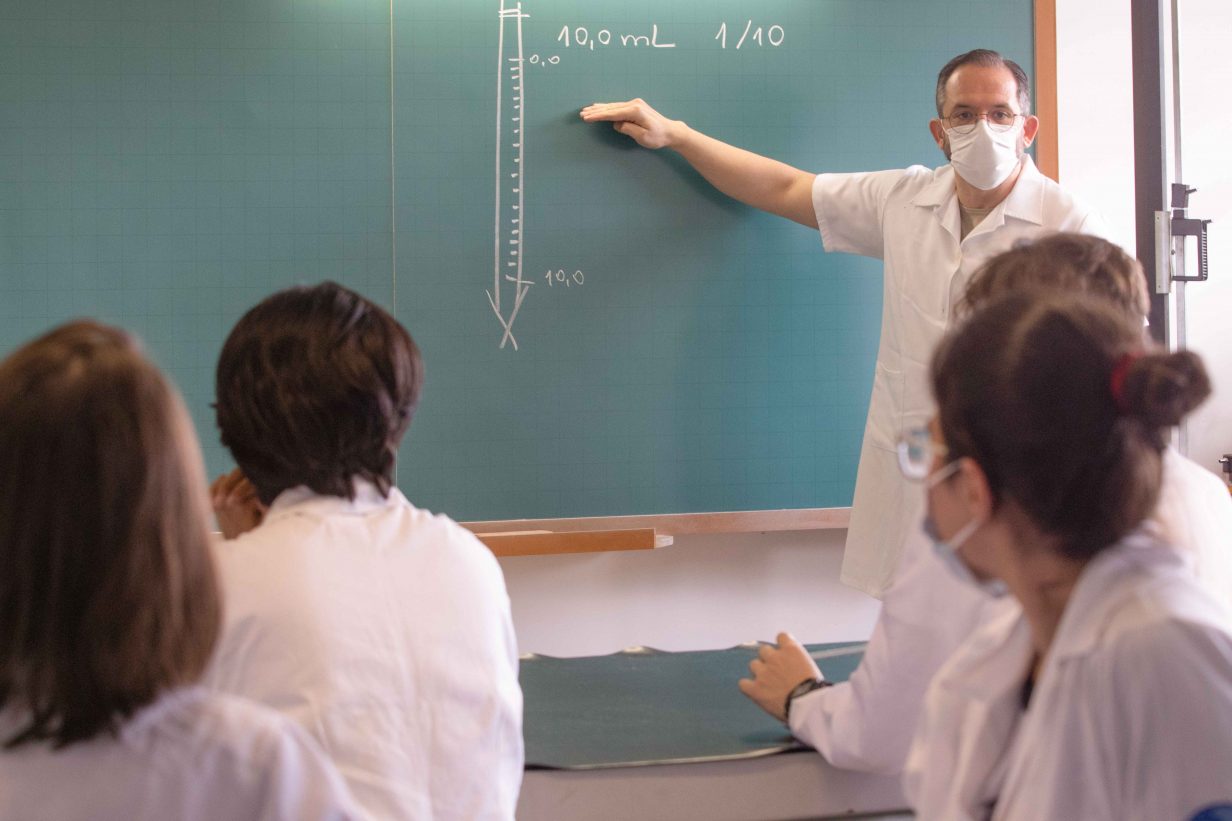 Universidades estaduais vão continuar cobrando o “passaporte da vacina”?