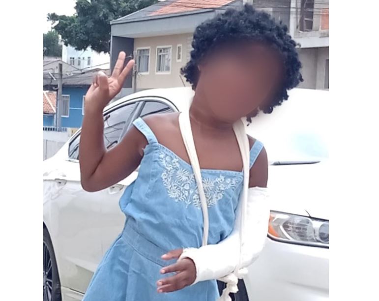 Pai denuncia racismo em escola e diz que  filha de 4 anos foi agredida por outro aluno