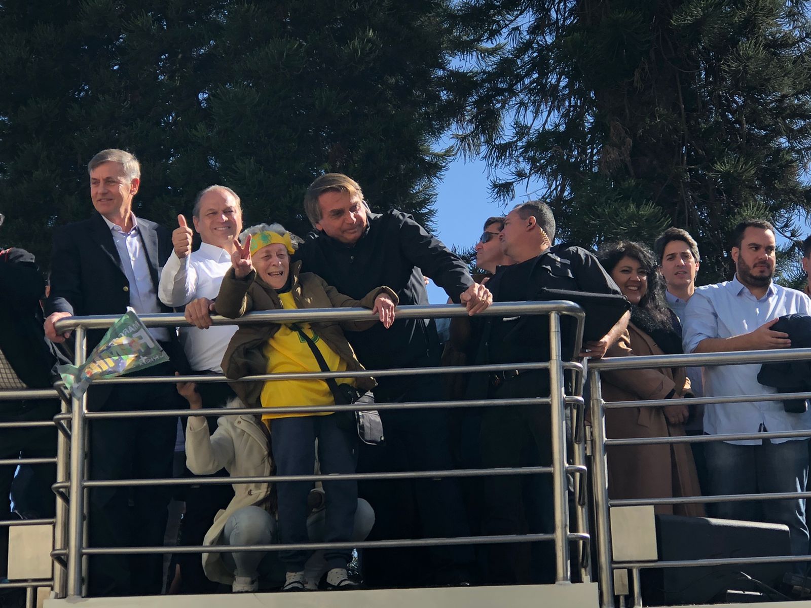 “Só Deus me tira daquela cadeira”, diz Bolsonaro durante Marcha para Jesus em Curitiba