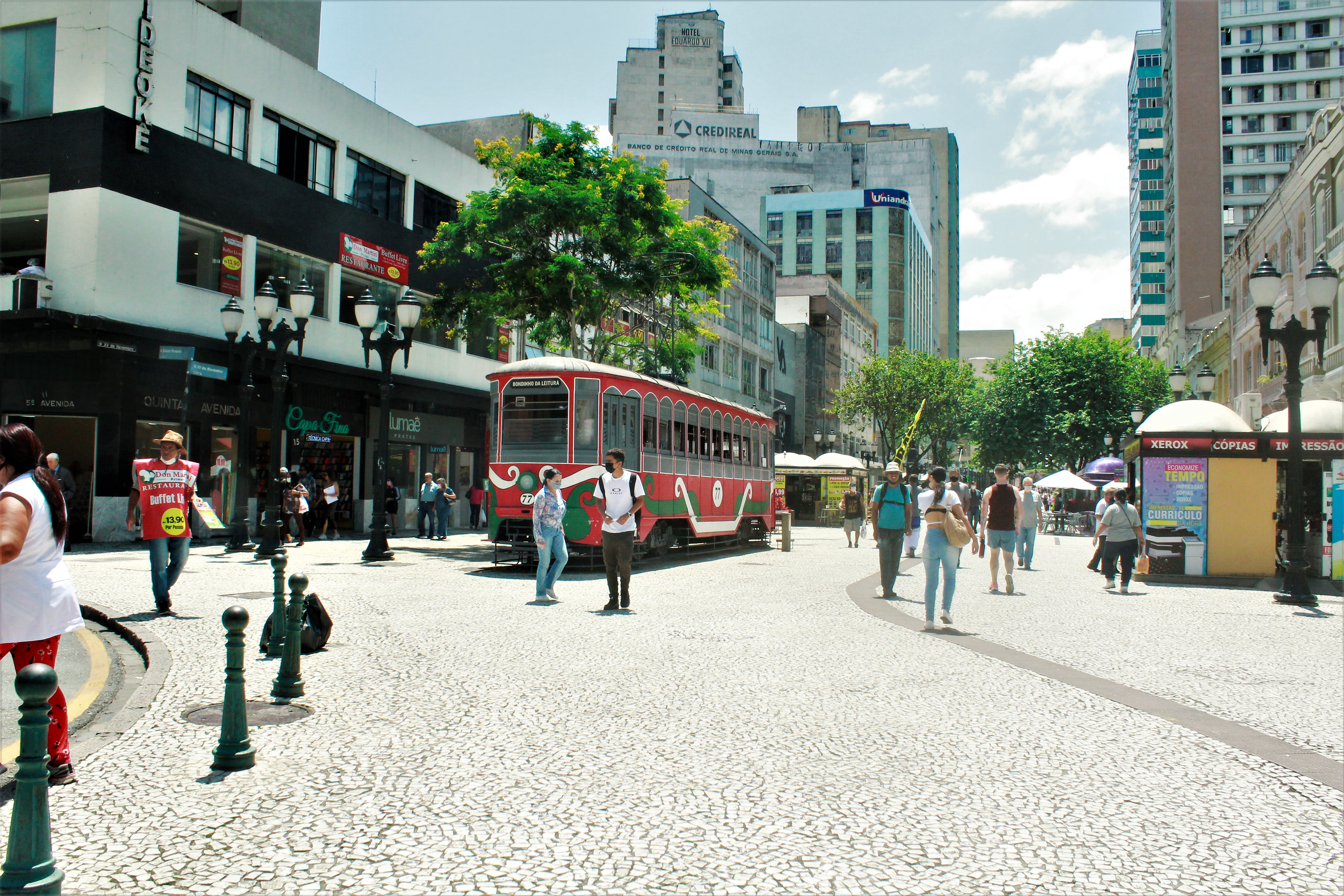 Projeto de lei estende funcionamento do comércio de rua até as 22h em Curitiba
