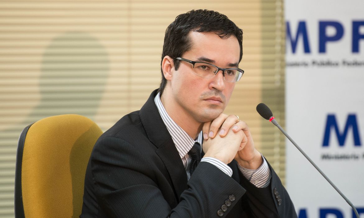 Apoiadores organizam manifestação em apoio a Deltan Dallagnol