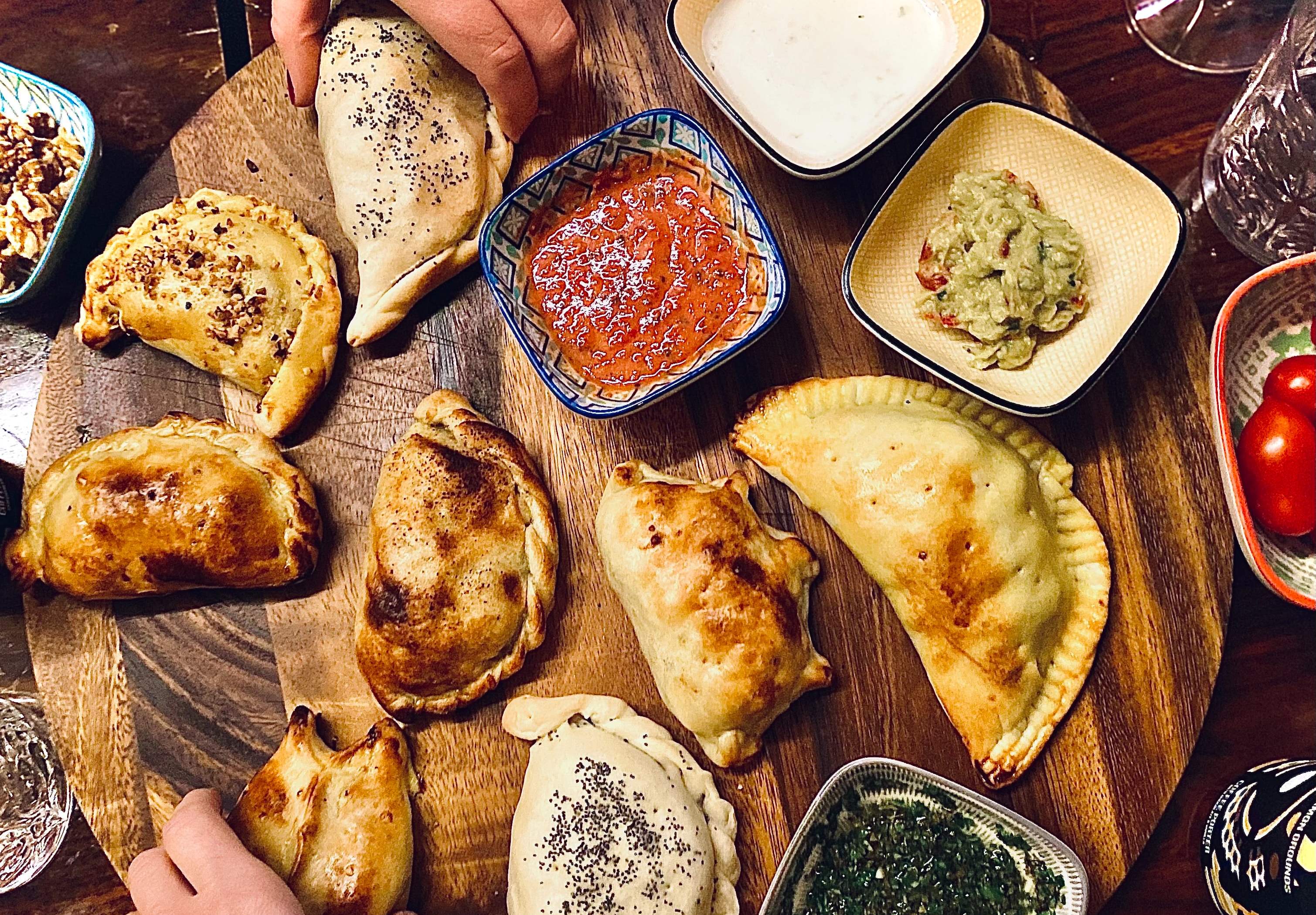 Empanada e outras comidas argentinas de rua. Ouça a entrevista com o dono do Hornero Cafe