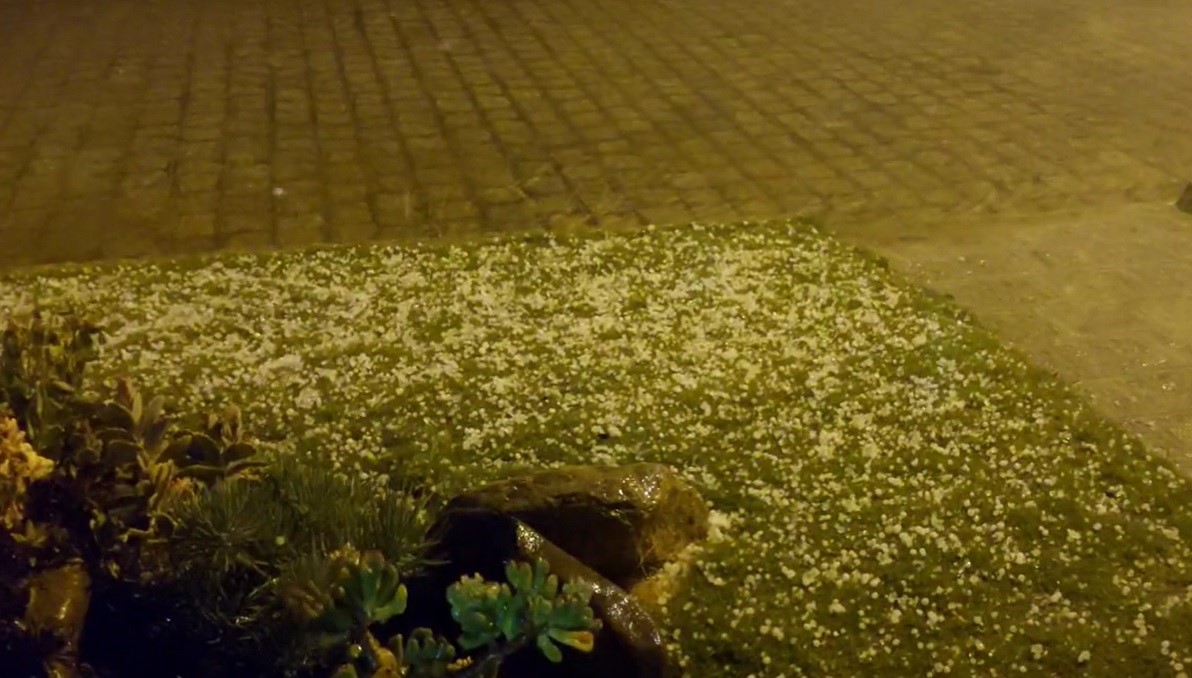 Chuva forte causa alagamentos, quedas de árvores e deixa 1,5 mil locais sem luz em Curitiba e região metropolitana