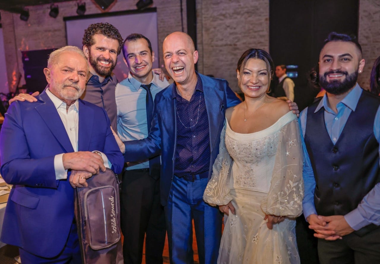 Banda curitibana toca no casamento de Lula e Janja