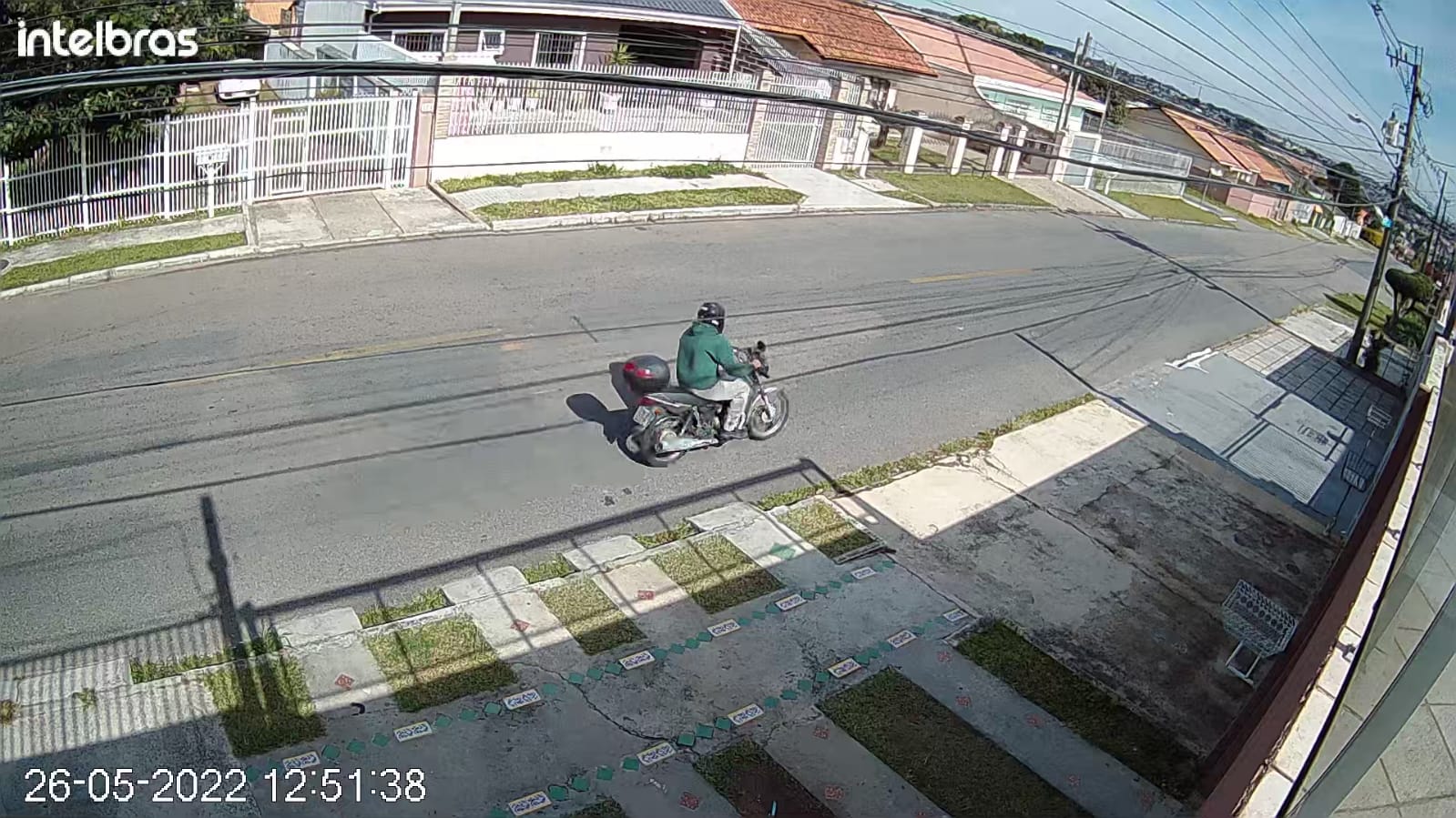 Motociclista dá tapa nas nádegas de adolescente de 13 anos, no Xaxim