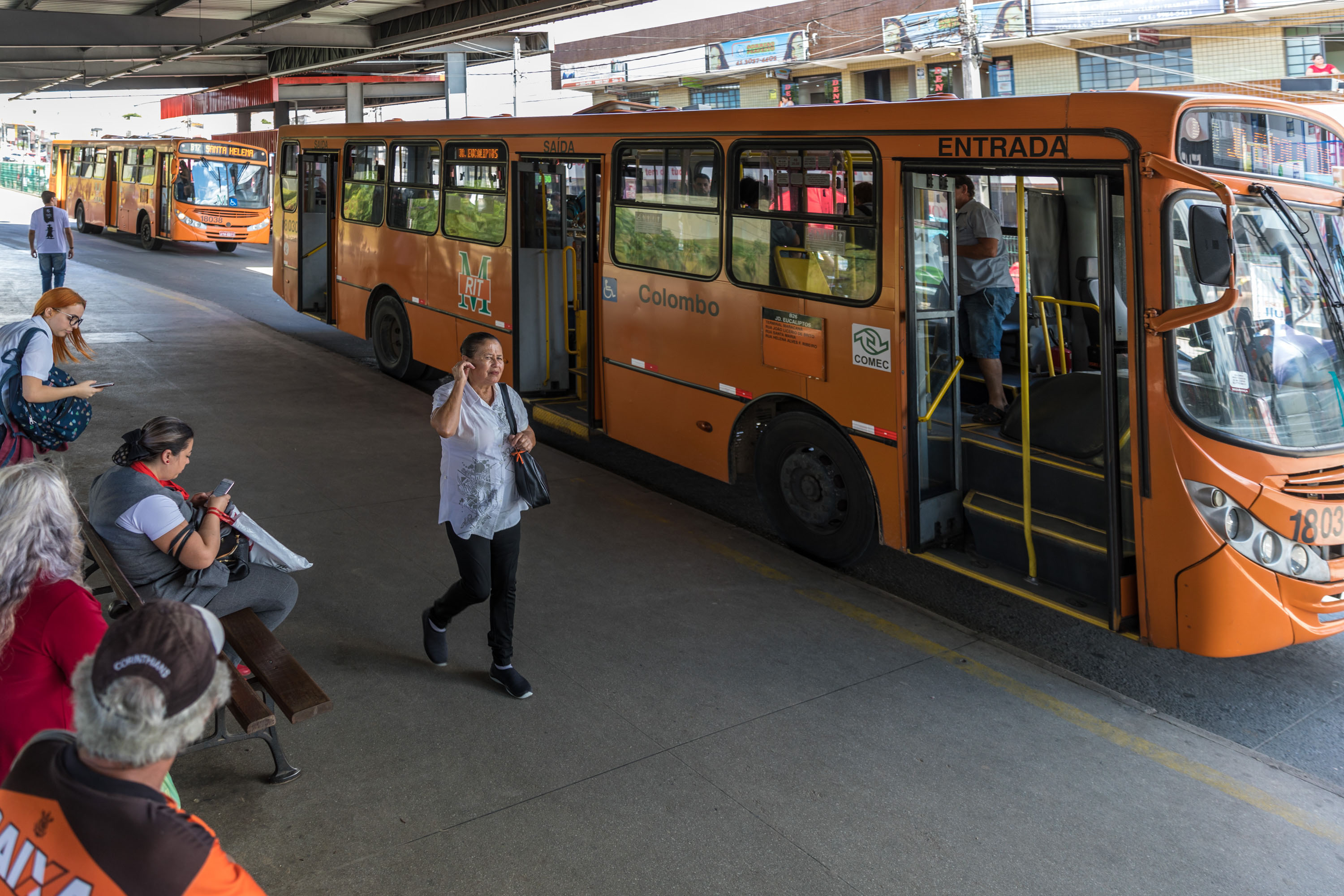 Oposição vai questionar uso de propagandas em ônibus metropolitanos da Grande Curitiba