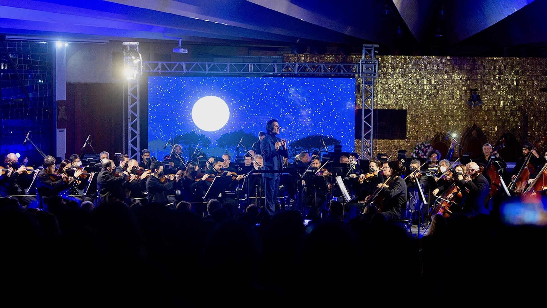 Ratinho Jr. faz Orquestra Sinfônica do Paraná tocar música sertaneja