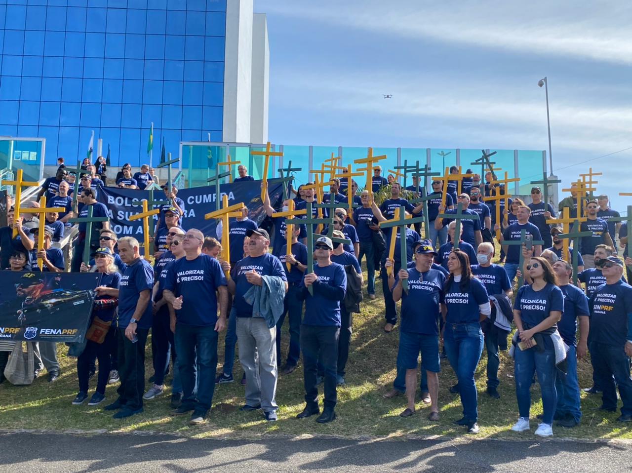 Em Curitiba, policiais rodoviários federais fazem protesto contra Bolsonaro