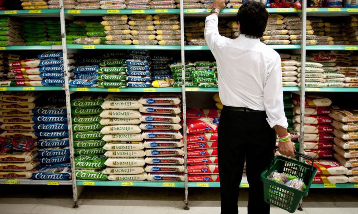 Fabricantes diminuem peso dos produtos, mas preços não abaixam