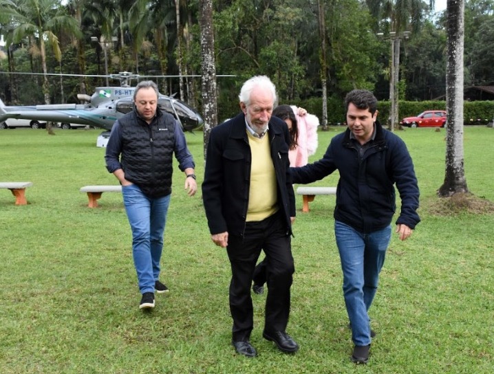 Vice-governador do PR usa helicóptero do governo para ir à festa de empresário em Morretes