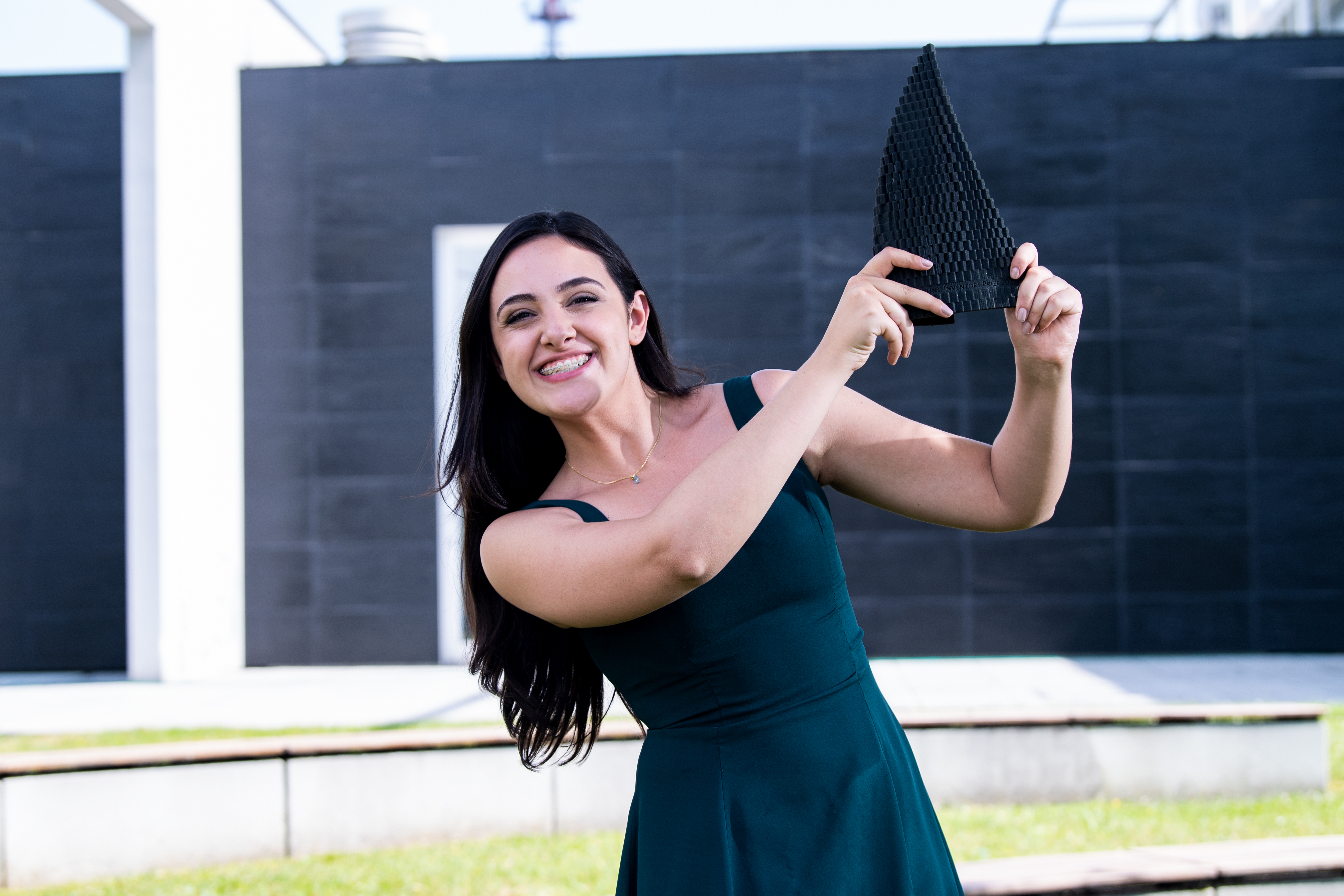 Designer curitibana é vice-campeã de prêmio europeu para jovens inventores