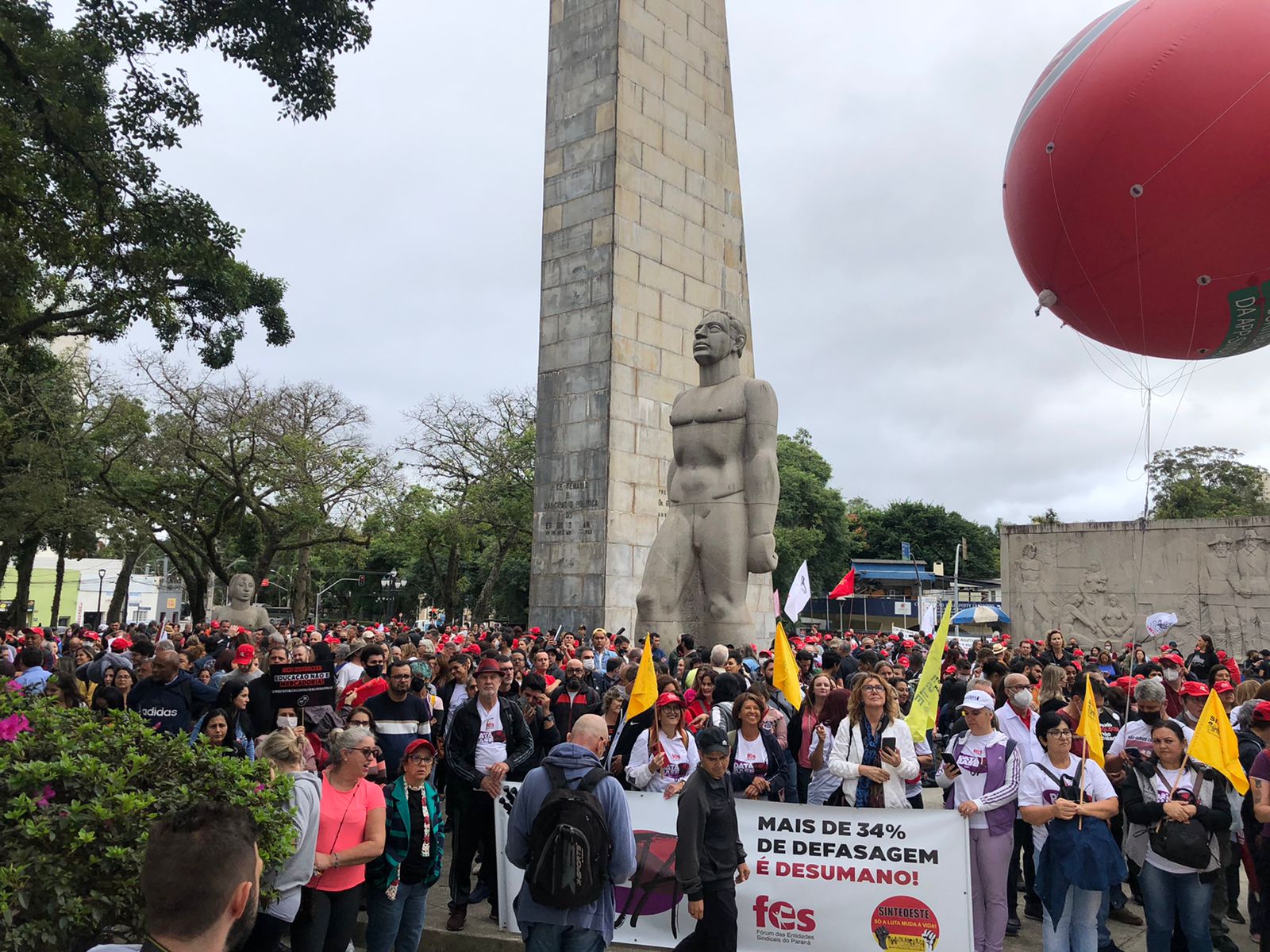 Funcionalismo público do Paraná faz paralisação nesta terça-feira (21) em Curitiba