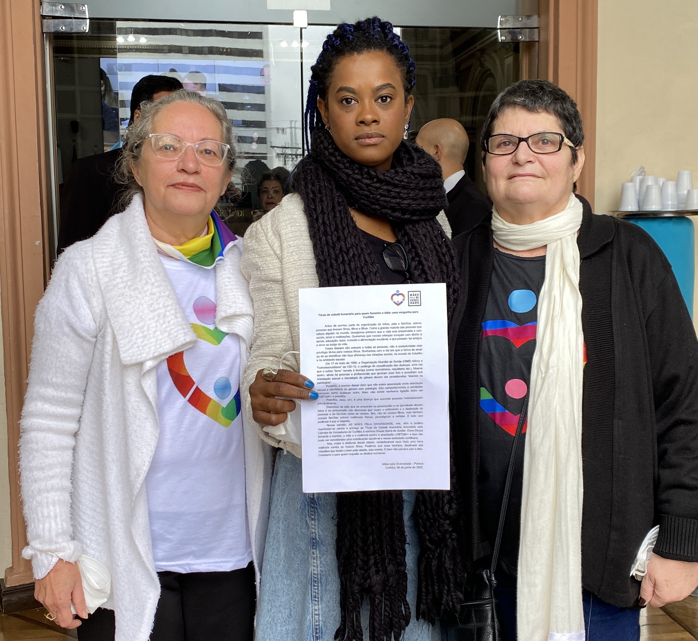 Mães promovem #VetaGreca para impedir homenagem a promotora da "cura gay"
