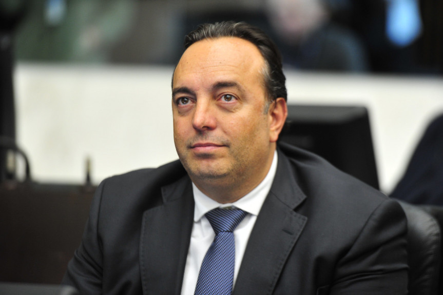 Francischini critica tarifa zero para presos mas metade do seu partido em Curitiba se absteve