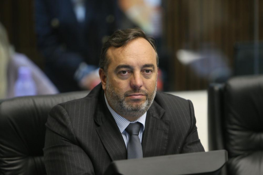Ministro do STF indicado por Bolsonaro reverte decisão do TSE e libera volta de Francischini para a Alep