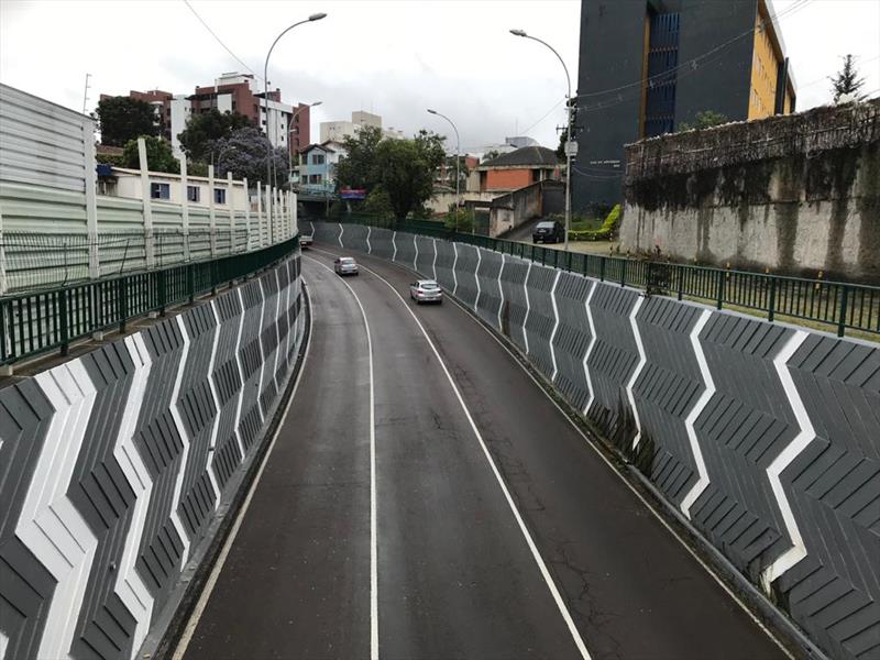 Carros estacionados irregularmente são principal reclamação no Alto da Glória