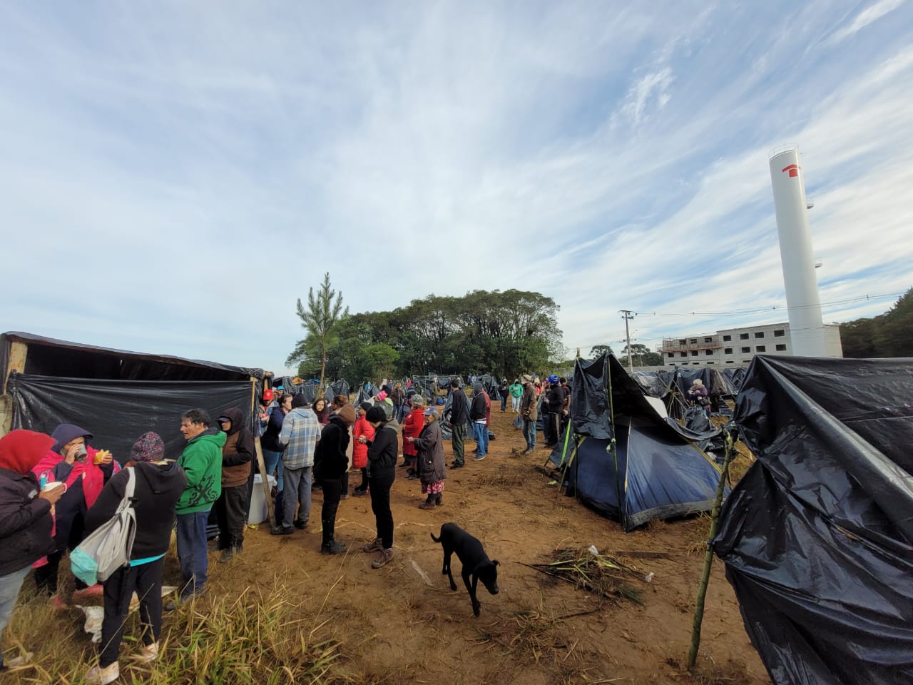 Membro do MTST é detido pela PM em ocupação no Campo do Santana, em Curitiba