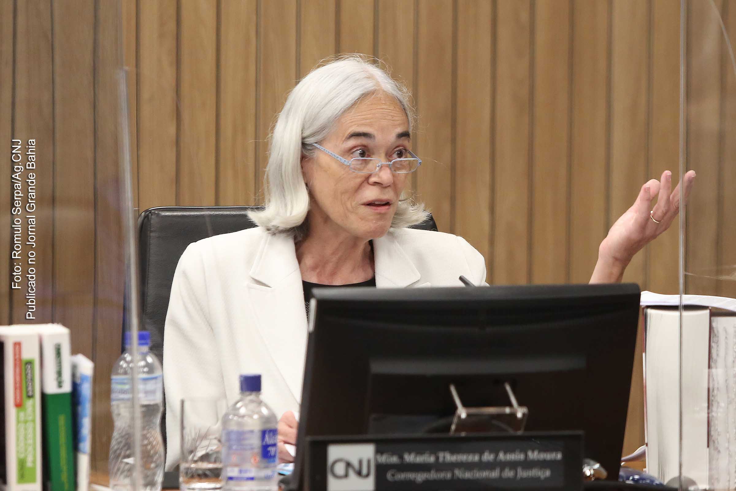 CNJ suspende regra de plantões que daria folgas e dinheiro a juízes do PR