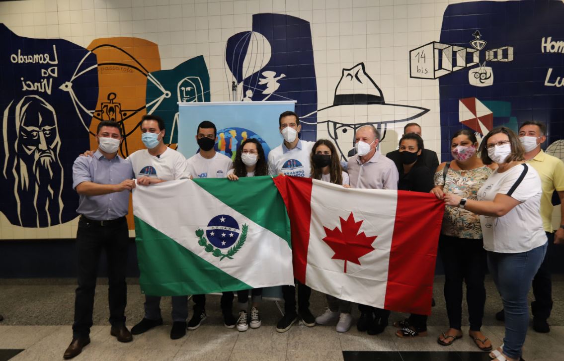 Alunos do Paraná enfrentam problemas na volta de intercâmbio no Canadá