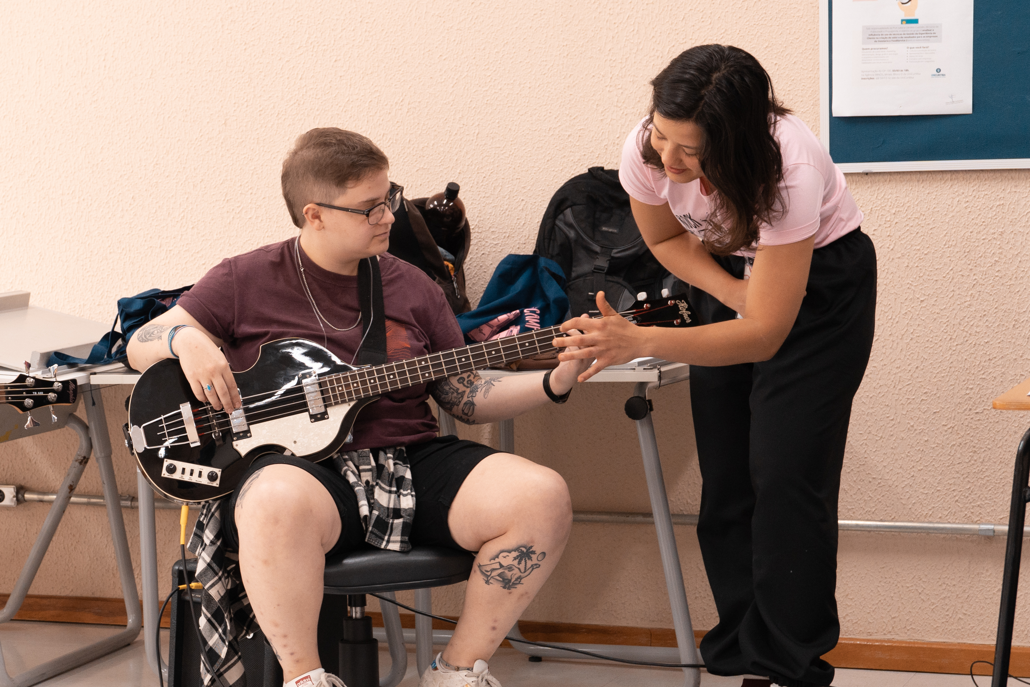 Camp para mulheres estimula autoconfiança por meio da música