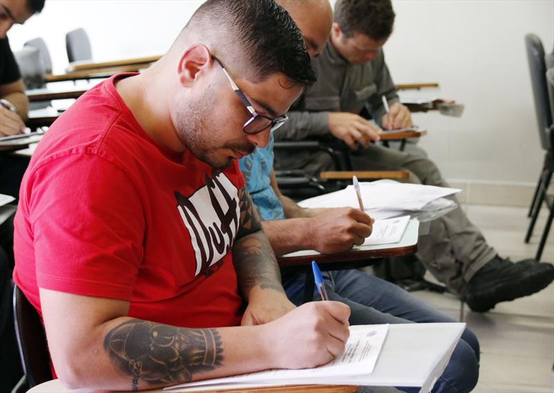 Prefeitura de Curitiba abre concursos para 905 vagas. Veja os editais