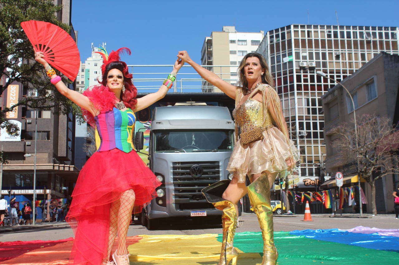 Marcha pela Diversidade tem clima de festa e campanha pelo voto consciente; veja fotos
