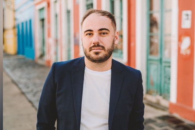 Vítima de homofobia por anúncio de carro, ele quer ser primeiro deputado gay do PR