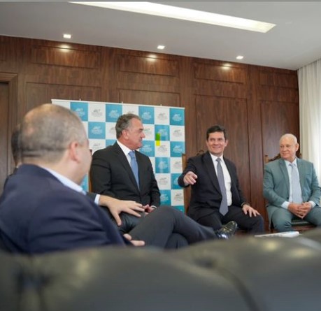 Moro publica post dizendo que recebeu homenagem, mas Assembleia nega