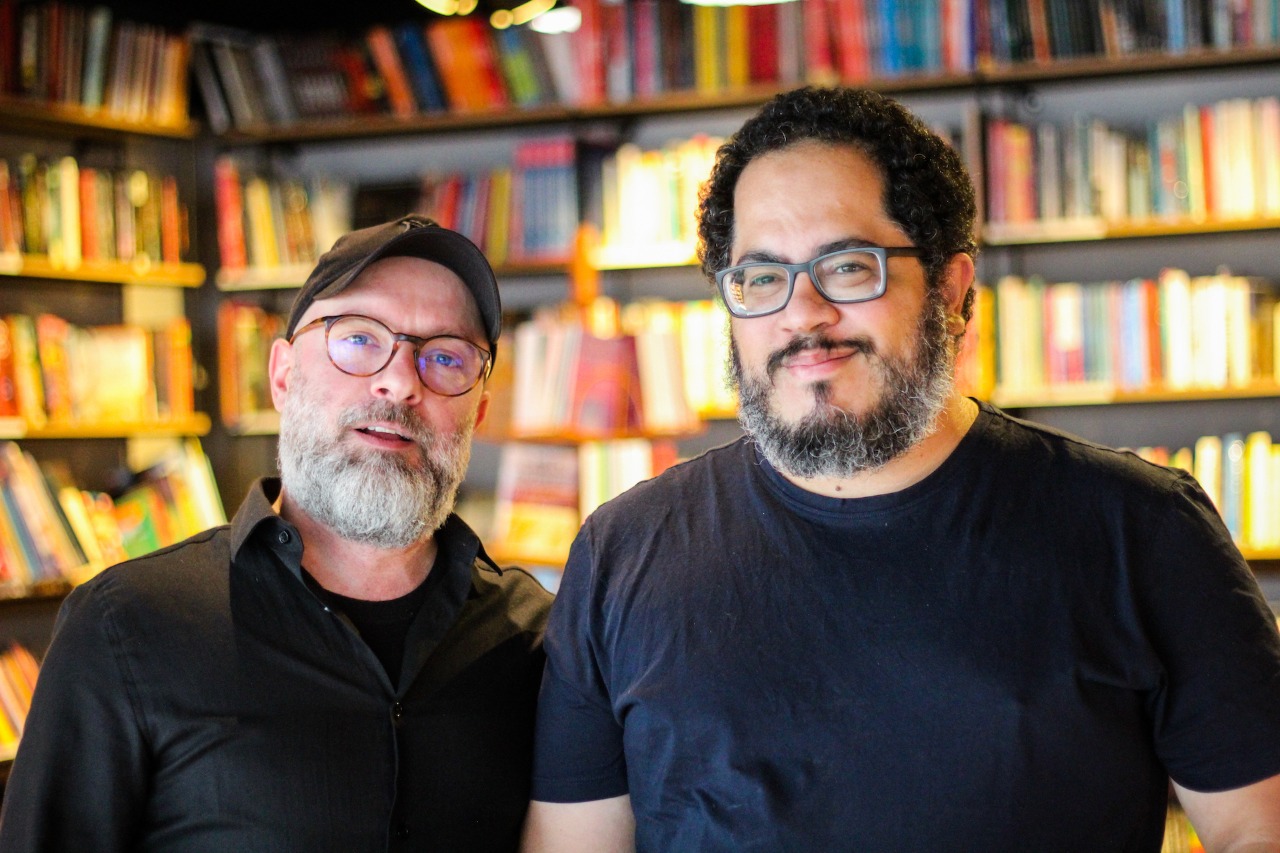 “O que ler agora?” grava episódio na livraria Arte e Letra e fala de “A vida curta de um fato”
