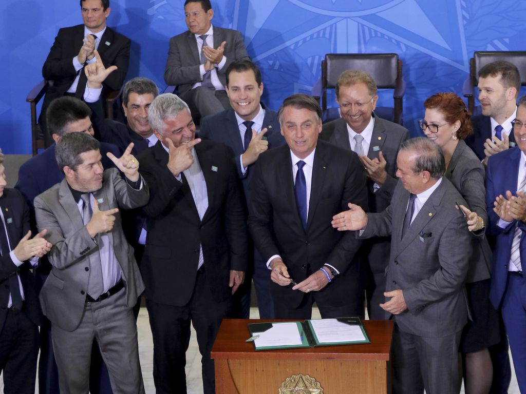 PR lidera aumento de armas e clubes de tiro em momento de alta na violência política