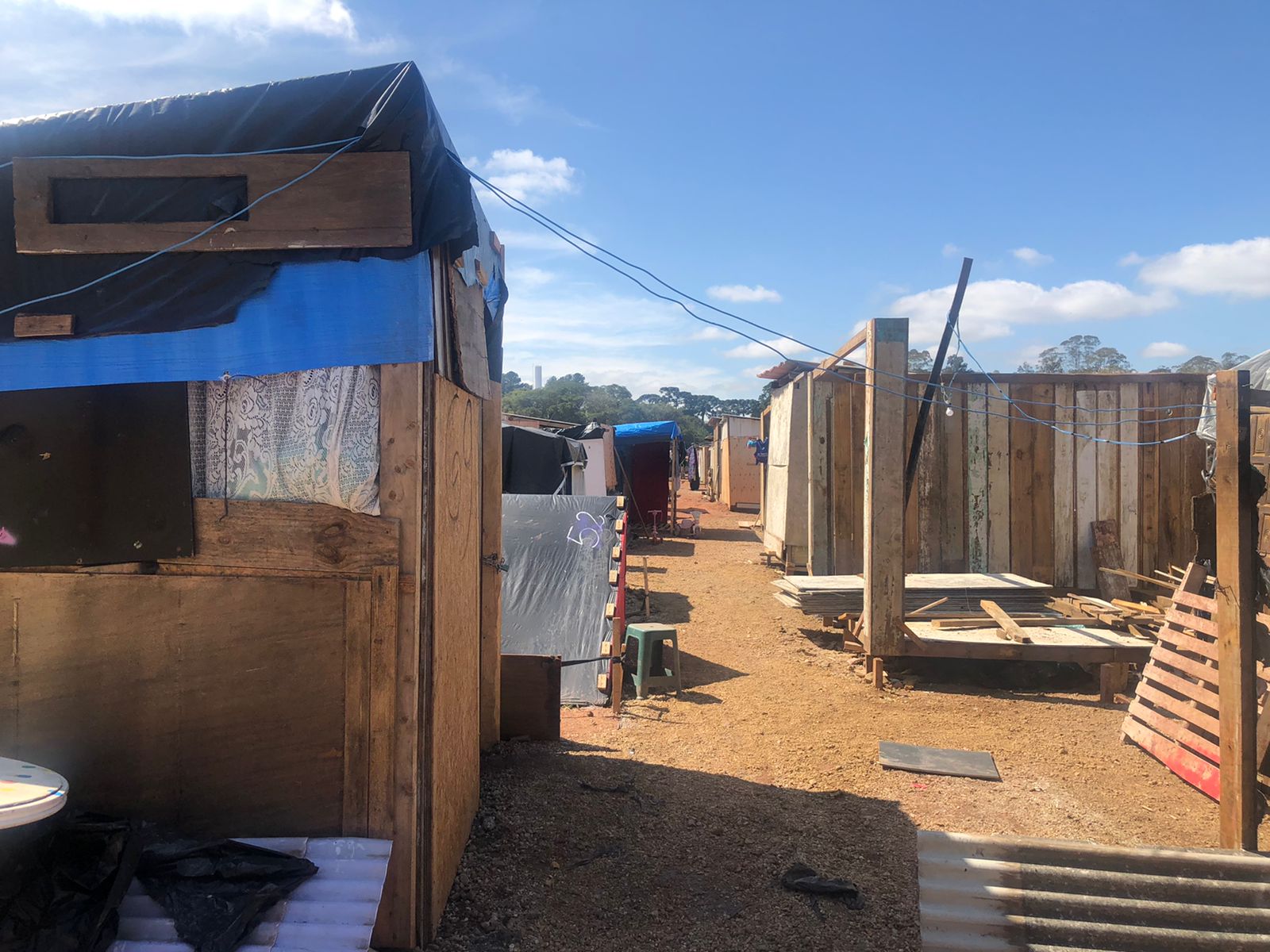 Contra despejo, sem-teto protestam em frente a construtora