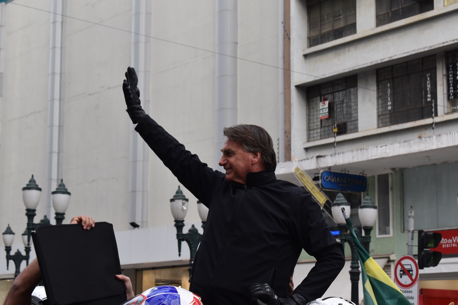 Em Curitiba, Bolsonaro associa possível vitória de Lula a comunismo